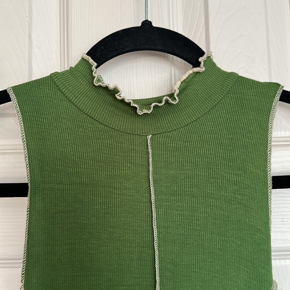 NWT Urban Outfitters green dress with cut out back, women’s small (S) - Picture 4 of 7